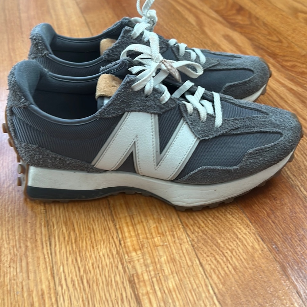 New Balance 327 Sneakers